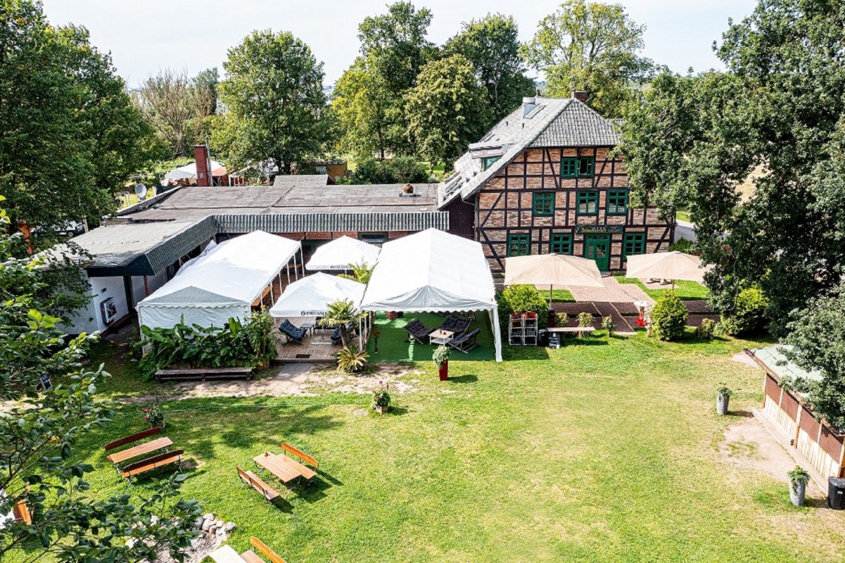 Luftaufnahme Traditionsgasthof Schnatermann // © TAURUS Werbeagentur / Stefan Peuß Luftaufnahme Traditionsgasthof Schnatermann // © TAURUS Werbeagentur / Stefan Peuß