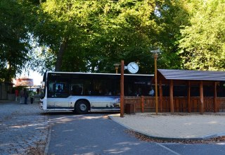 Buswendeschleife vor dem Eingang zum Nationalparkzentrum // &copy; Tourismuszentrale R&uuml;gen