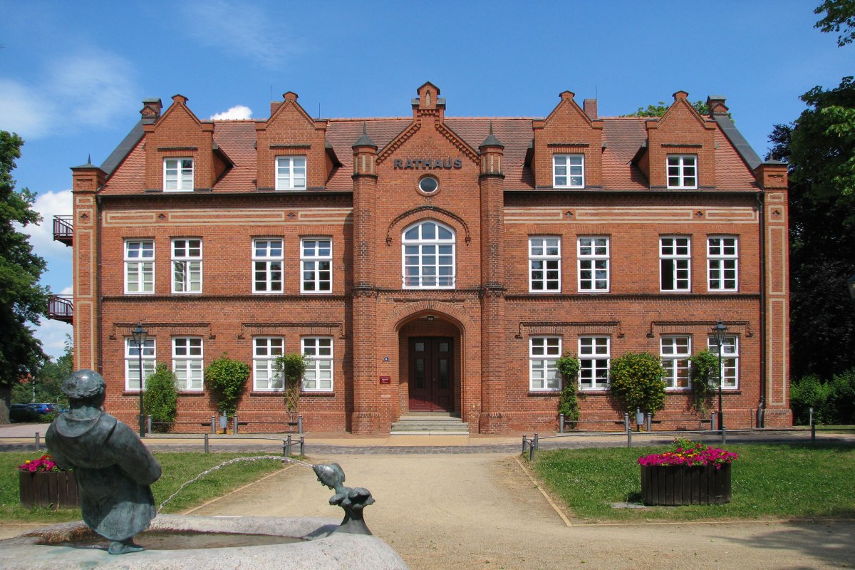 Rathaus der Stadt Dargun // &copy; Marlies Kiauka