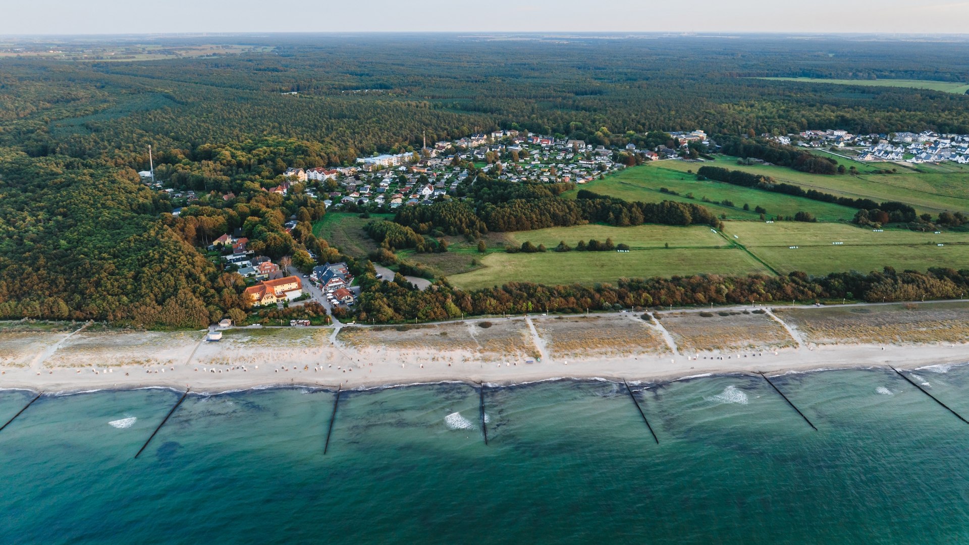 Das Ostseebad Graal-M&uuml;ritz ist umgeben von Mooren und dem gr&ouml;&szlig;ten zusammenh&auml;ngenden K&uuml;stenwald Deutschlands., &copy; TMV/Gross