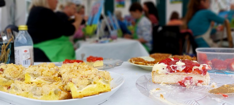 Leckeren selbst gebackenen Kuchen gibt's auch! // &copy; Kulturhof Letschow e.V.