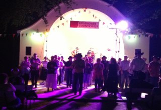 © Country © Country