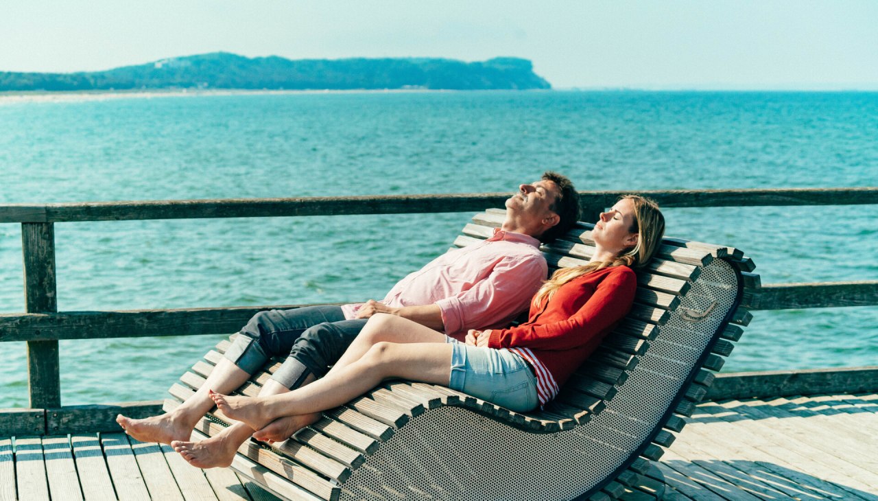 Entspannen auf der Seebrücke im Ostseebad Göhren, © TMV/H2F