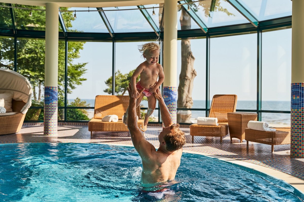 Pool mit Meerblick // &copy; Arne Nagel