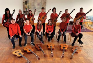 Gro&szlig;e Vorfreude auf das Konzert herrscht bei kleinen und gro&szlig;en Gitarrensch&uuml;lern. // &copy; Kon.centus