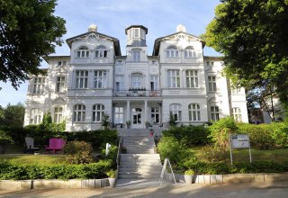 Hotelansicht Promenadenseite // &copy; Asgard Hotels