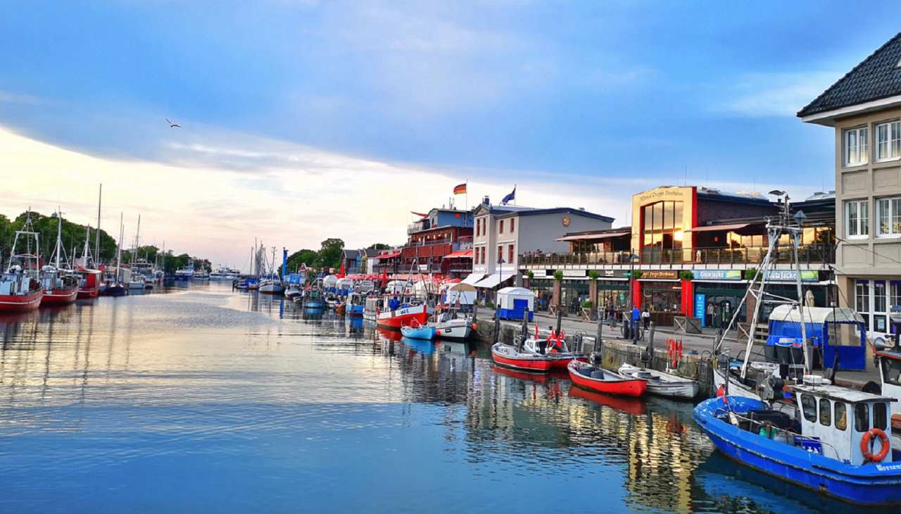 Idyllischer Ausblick von der Mittelmole auf das Geschäft, © Gisela Roppelt Idyllischer Ausblick von der Mittelmole auf das Geschäft, © Gisela Roppelt
