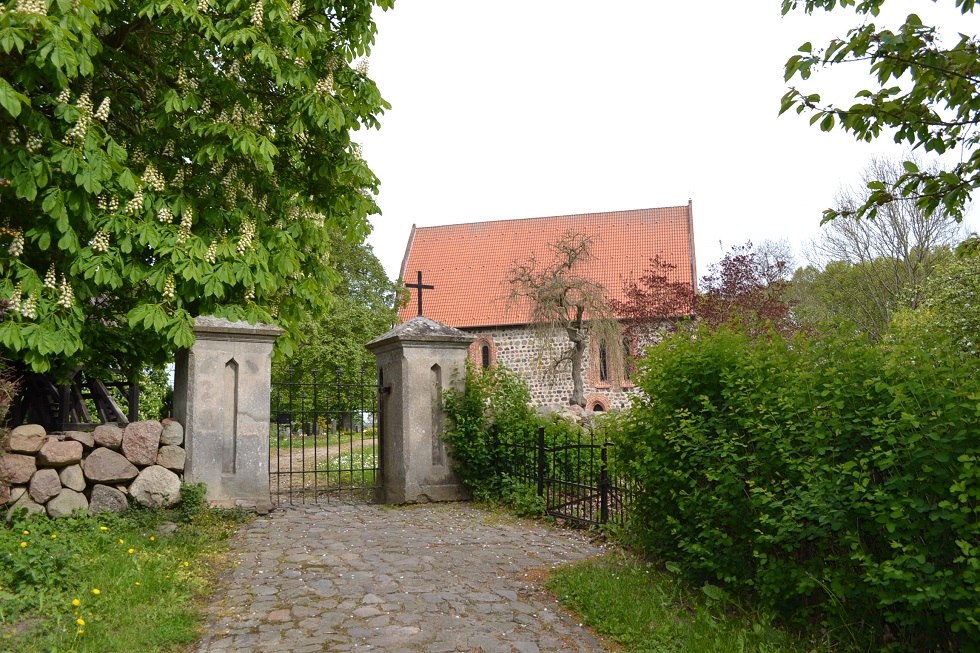 Eingangsbereich mit Sicht auf die Kirche, © Lutz Werner Eingangsbereich mit Sicht auf die Kirche, © Lutz Werner