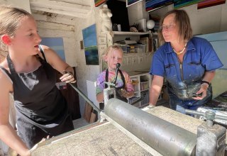 Jeder druckt sechs eigene Grafiken in unterschiedlicher Farbigkeit // &copy; Ute Laux