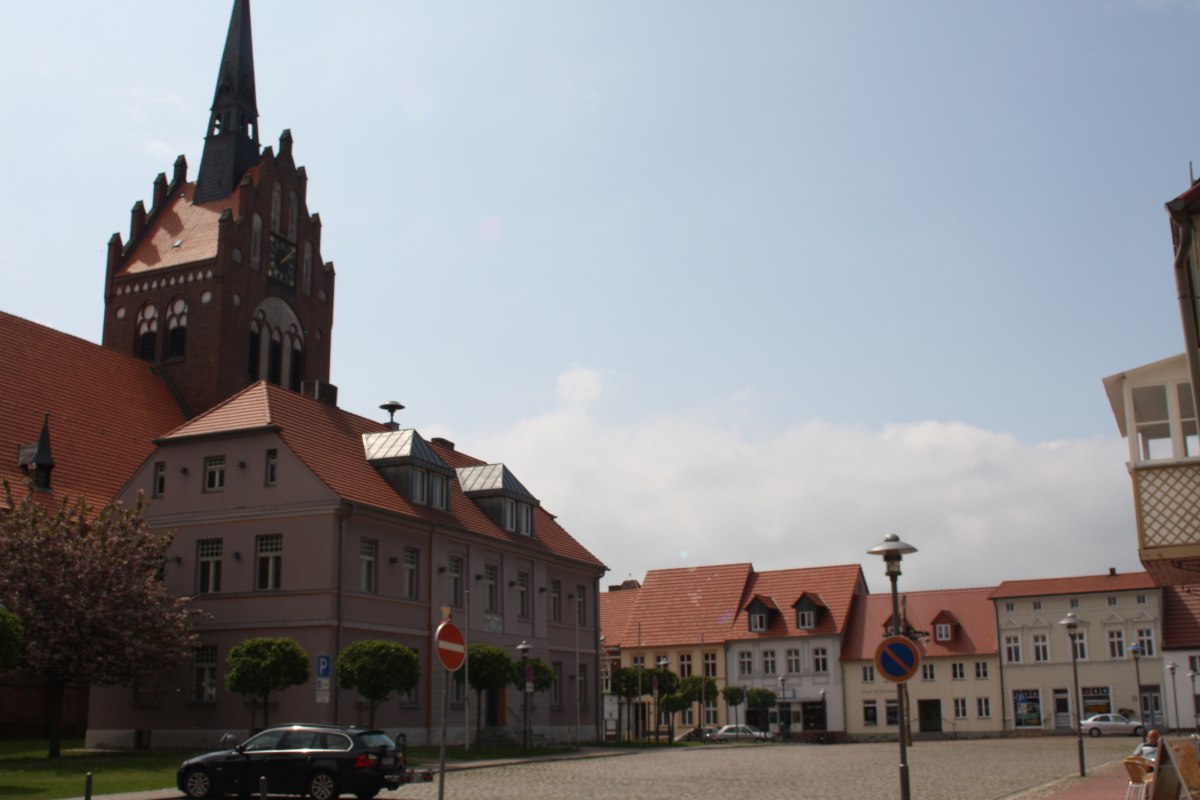Het stadhuis werd gebouwd in 1815 en ligt vlak naast de kerk. // &copy; Stadtinformation Usedom