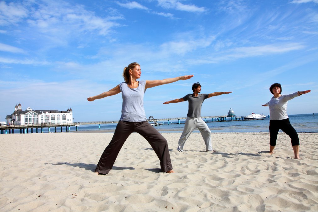 Yoga am Strand, © Jochen Tack, Hotel Bernstein Yoga am Strand, © Jochen Tack, Hotel Bernstein