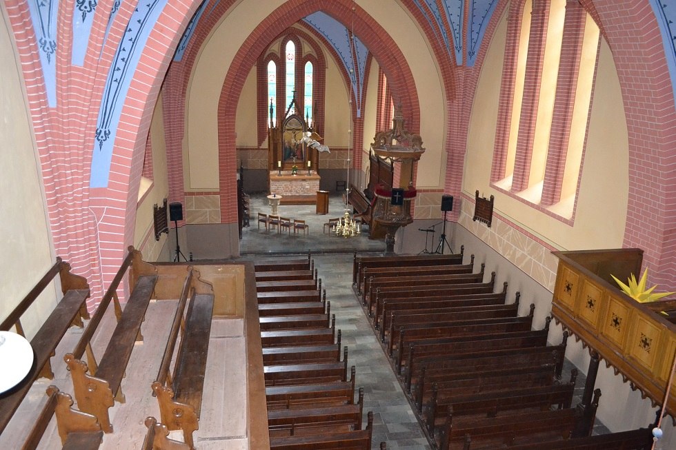 Sehr gut ausgestatteter Innenraum der Kirche. // &copy; Lutz Werner