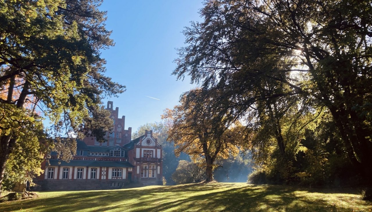 Der wundervolle Schlosspark ist frei zugänglich und bietet viel Freiraum für Ideen und Ferielichkeiten., © Schloss Kalkhorst Der wundervolle Schlosspark ist frei zugänglich und bietet viel Freiraum für Ideen und Ferielichkeiten., © Schloss Kalkhorst