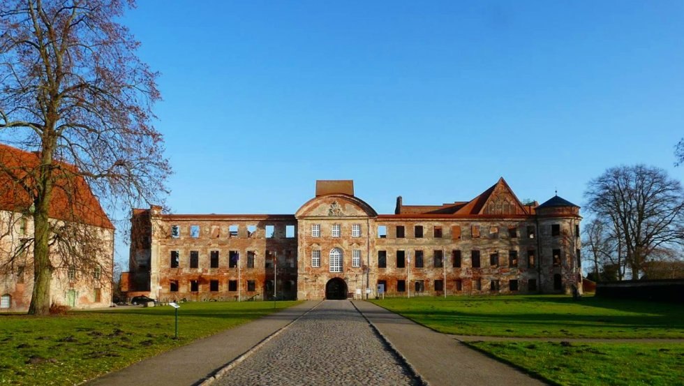 Voorzijde van Dargun klooster en kasteelcomplex // &copy; Stadtinformation Dargun
