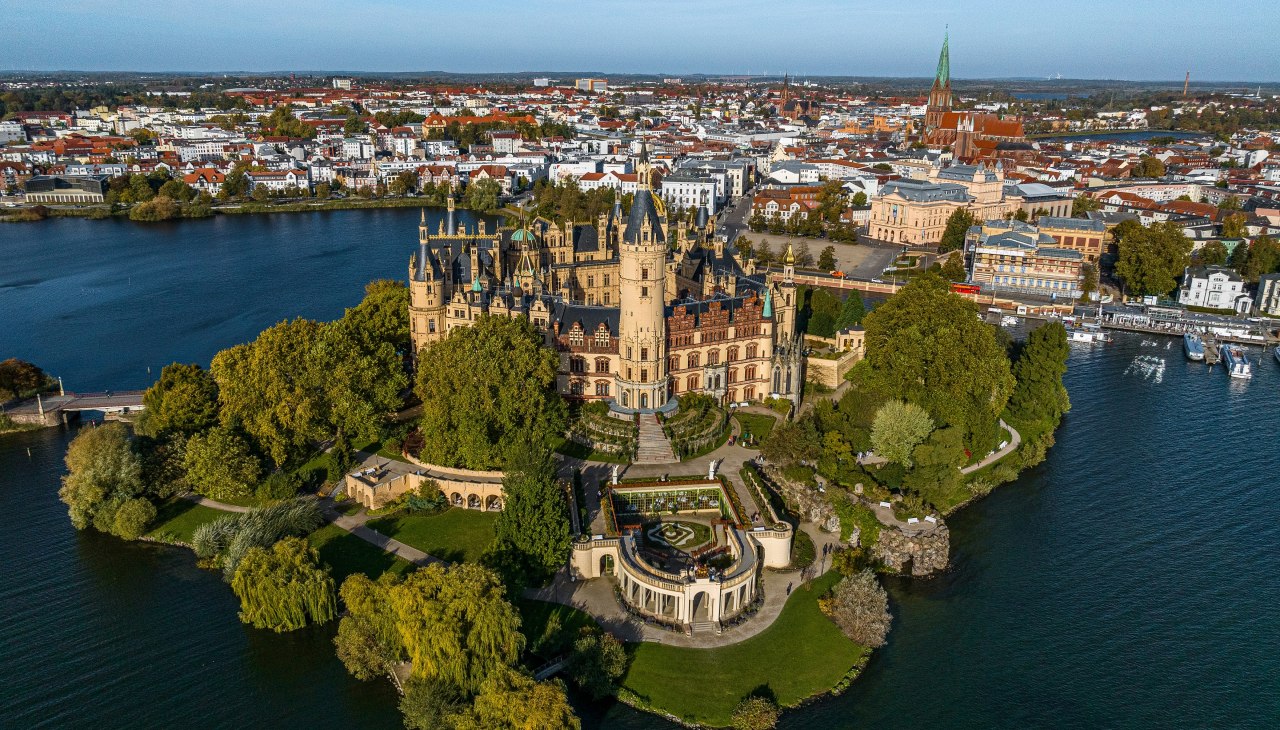 Schweriner Schloss und Burggarten, © Udo Tanske Schweriner Schloss und Burggarten, © Udo Tanske
