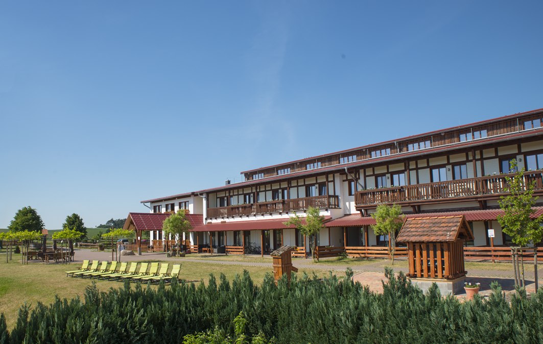 Hofblick, Au&szlig;enansicht, &copy; Golchener Hof M. M&uuml;ller