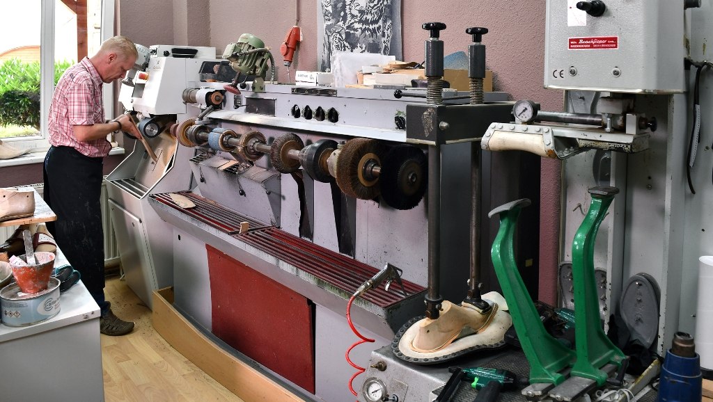 Blick in die Schuhmanufaktur von Kay Gundlack in Parchim, © MV Foto e.V. Fotografin: Christine Jörss-Munzlinger Blick in die Schuhmanufaktur von Kay Gundlack in Parchim, © MV Foto e.V. Fotografin: Christine Jörss-Munzlinger