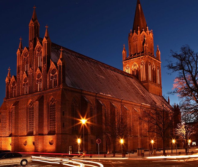 Konzertkirche Neubrandenburg bei Nacht // © Oppermann Fotografie Konzertkirche Neubrandenburg bei Nacht // © Oppermann Fotografie