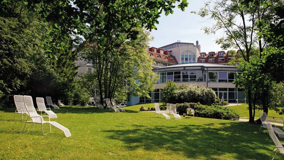 Blick vom Park auf das Moorbad. // © Moorbad Bad Doberan Blick vom Park auf das Moorbad. // © Moorbad Bad Doberan