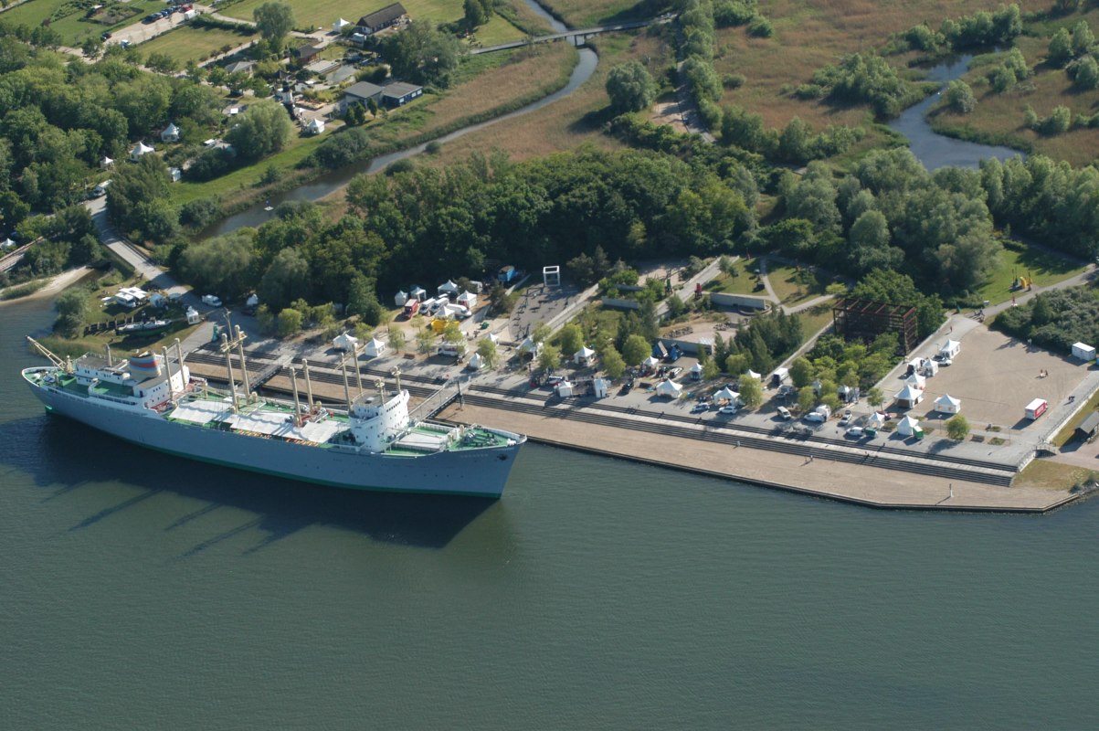 Luftbild von der Hafenpromenade der FLAIR AM MEER // © inRostock Luftbild von der Hafenpromenade der FLAIR AM MEER // © inRostock