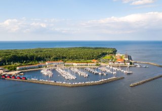 Luftansicht der YachtWelt Wei&szlig;e Wiek // &copy; Moritz Kertzscher