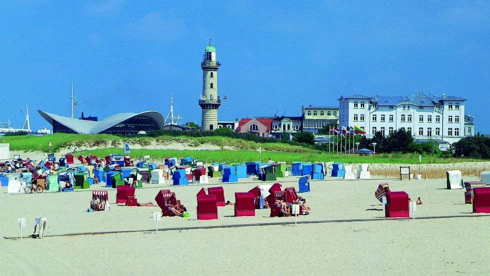 Westansicht mit Strand, © Hotel Am Leuchtturm Westansicht mit Strand, © Hotel Am Leuchtturm