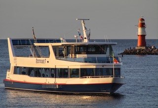 Rostocker 7 in Warnemünde // © Rostocker Fahrgastschifffahrt Kathrin Schütt GmbH Rostocker 7 in Warnemünde // © Rostocker Fahrgastschifffahrt Kathrin Schütt GmbH