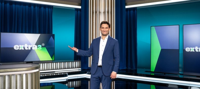 Von den Realsatiren &uuml;ber die Sketche bis zu den Stand ups von Christian Ehring: Wie entsteht eigentlich das Satiremagazin extra 3?Foto: Christian Ehring // &copy; NDR extra 3