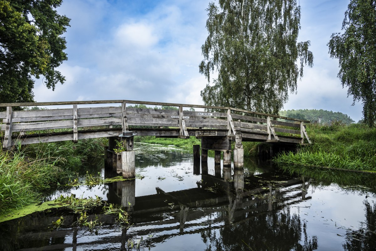 Zwei Männer Brücke Gut Alt Necheln // © Stefan von Stengel Zwei Männer Brücke Gut Alt Necheln // © Stefan von Stengel