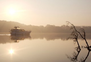 &copy; Mortan Strauch