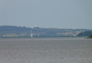Der Dornbusch mit dem Leuchtturm - Hiddensees Wahrzeichen // © Ummanz-Information/Bordych Der Dornbusch mit dem Leuchtturm - Hiddensees Wahrzeichen // © Ummanz-Information/Bordych