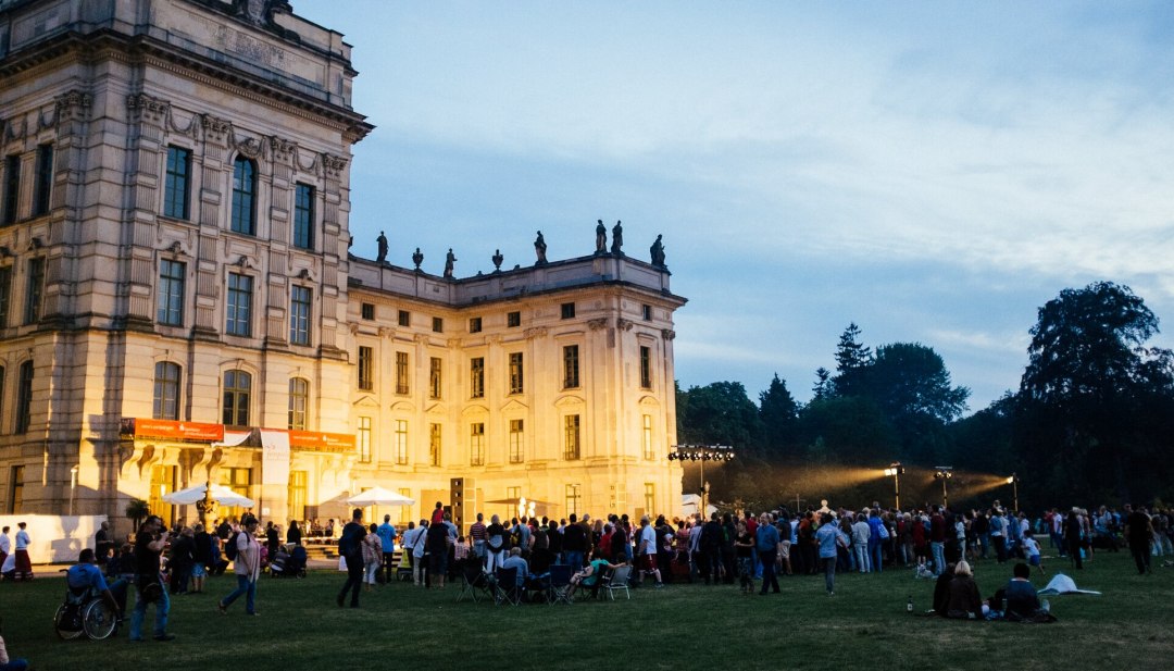 Blick auf das Open-Air "Kleines Fest im gro&szlig;en Park" in Ludwigslust. // &copy; MV-T/Roth
