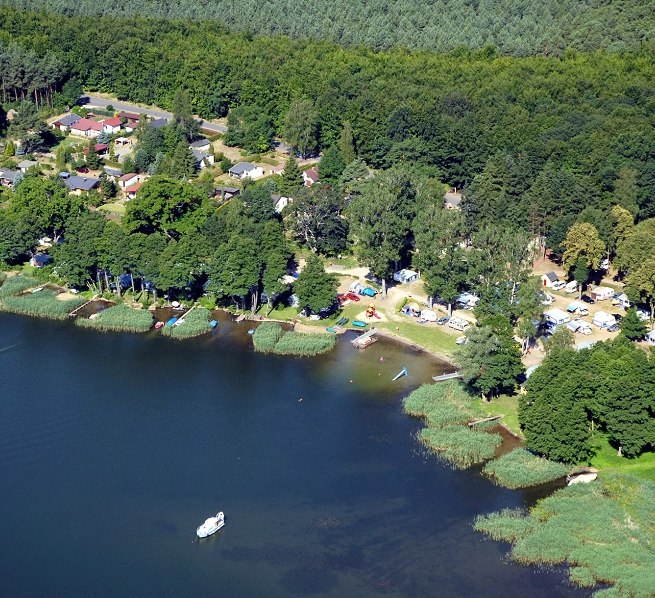 De camping ligt op een open plek aan de Gro&szlig;er Labussee., &copy; Haveltourist