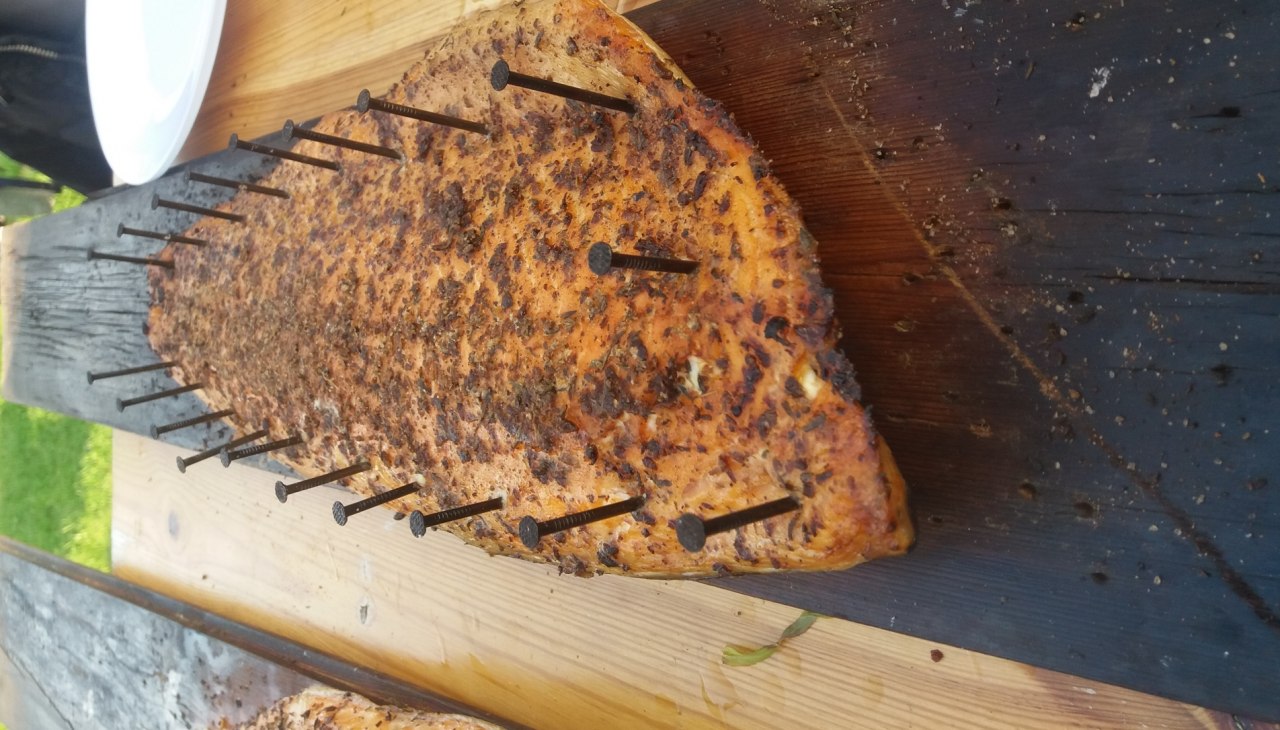 Lachs am Brett hei&szlig; ger&auml;uchert, &copy; Martin Hagemann