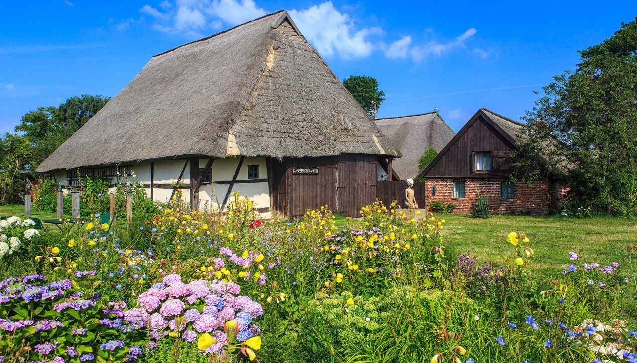 Malerisch gelegen sind die denkmalgeschützten Ensembles altehrwürdiger Bauerngehöfte im Ortsteil Barnstorf, © Voigt & Kranz UG Malerisch gelegen sind die denkmalgeschützten Ensembles altehrwürdiger Bauerngehöfte im Ortsteil Barnstorf, © Voigt & Kranz UG