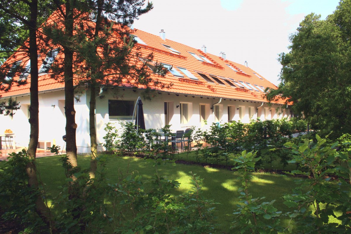 Haus Düne31 ApartmenthausAußenansicht mit Garten und Terrassen // © Haus Düne31 Haus Düne31 ApartmenthausAußenansicht mit Garten und Terrassen // © Haus Düne31
