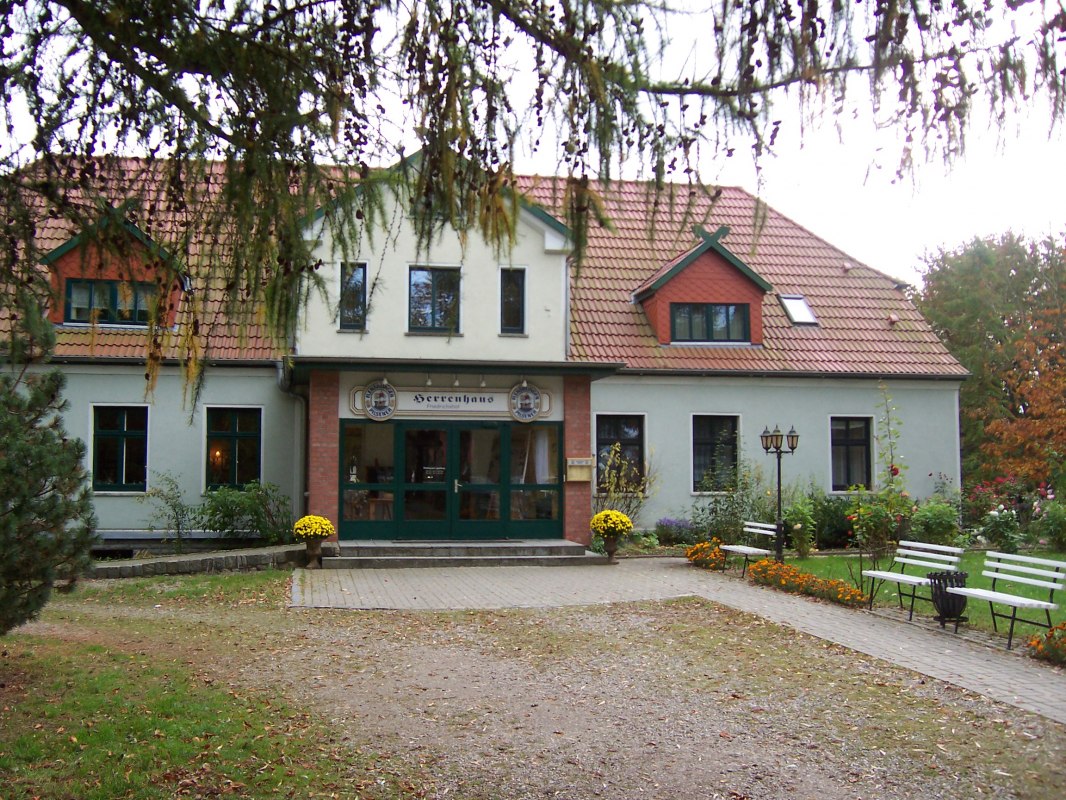 Herrenhaus Friedrichshof - Hofseite // &copy; Herrenhaus Friedrichshof