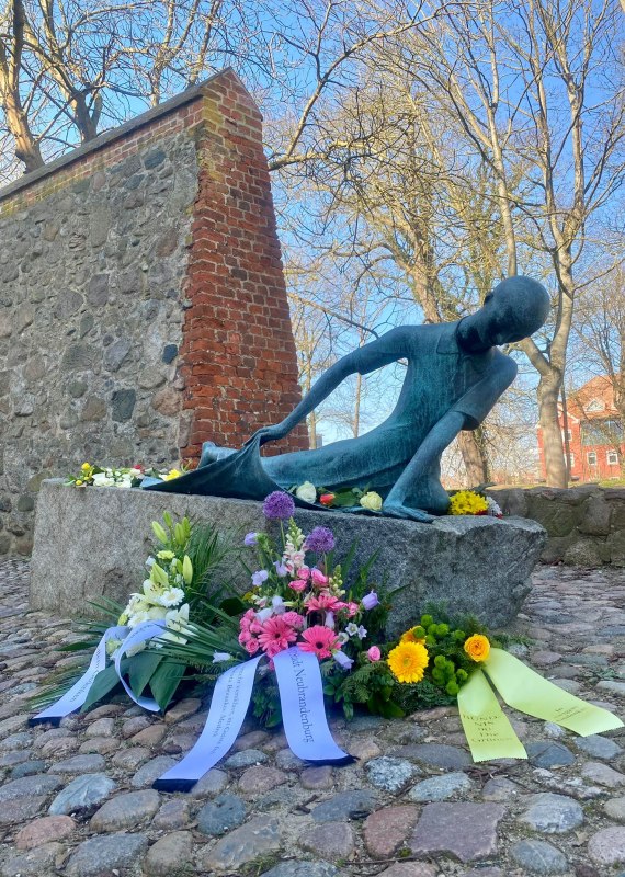 Kranzniederlegung Die Trauernde, &copy; Vier-Tore-Stadt Neubrandenburg