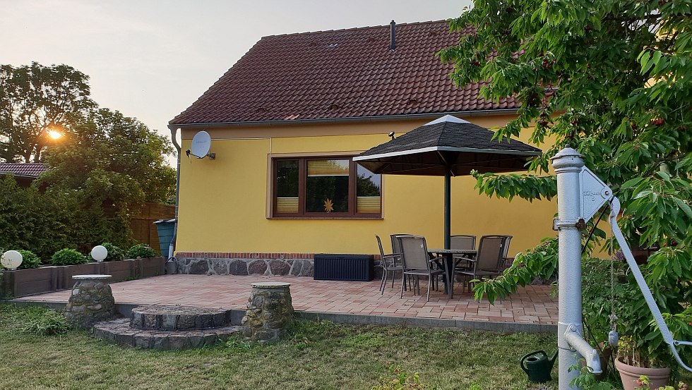 Garten mit möblierter Terrasse und Grillmöglichkeit, © Doreen Fink Garten mit möblierter Terrasse und Grillmöglichkeit, © Doreen Fink