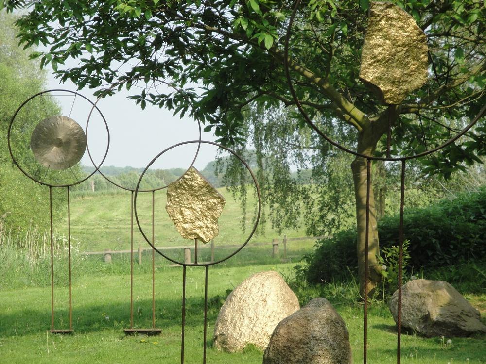 Kunst im Garten // &copy; Tenzerhof
