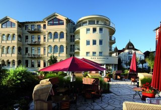 Direkt an der l&auml;ngsten Promenade Europas, gleich hinter Ostseed&uuml;ne, liegt DAS AHLBECK HOTEL & SPA. // &copy; www.berge.at
