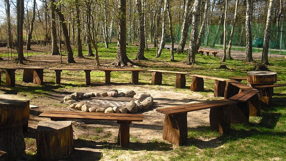 Abends lässt man den Tag gemütlich am Lagerfeuerplatz ausklingen, © Herberge an der Hertesburg/Christa Lüder