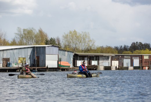 Angeltour mit dem Kajak auf der Peene in der Mecklenburgischen Seenplatte. // &copy; MV-T/L&auml;ufer