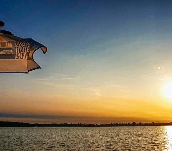 Erdinger Dämmertörn // © WEISSE FLOTTE Fahrgastschiffahrt Schwerin GmbH Erdinger Dämmertörn // © WEISSE FLOTTE Fahrgastschiffahrt Schwerin GmbH