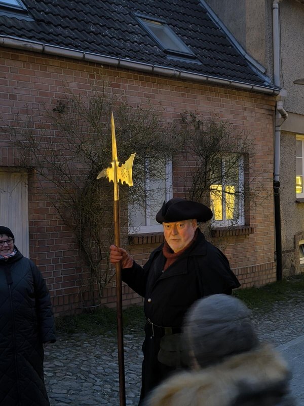 Tag på en tur med »Nachtwächter« gennem det historiske Wittenburg, og lad dig føre ind i byens historie. // © Frank Friedrichs / Stadt Wittenburg Tag på en tur med »Nachtwächter« gennem det historiske Wittenburg, og lad dig føre ind i byens historie. // © Frank Friedrichs / Stadt Wittenburg