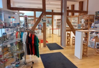 Shop der Tourist Info Plau am See // © Tourist Info Plau am See GmbH Shop der Tourist Info Plau am See // © Tourist Info Plau am See GmbH