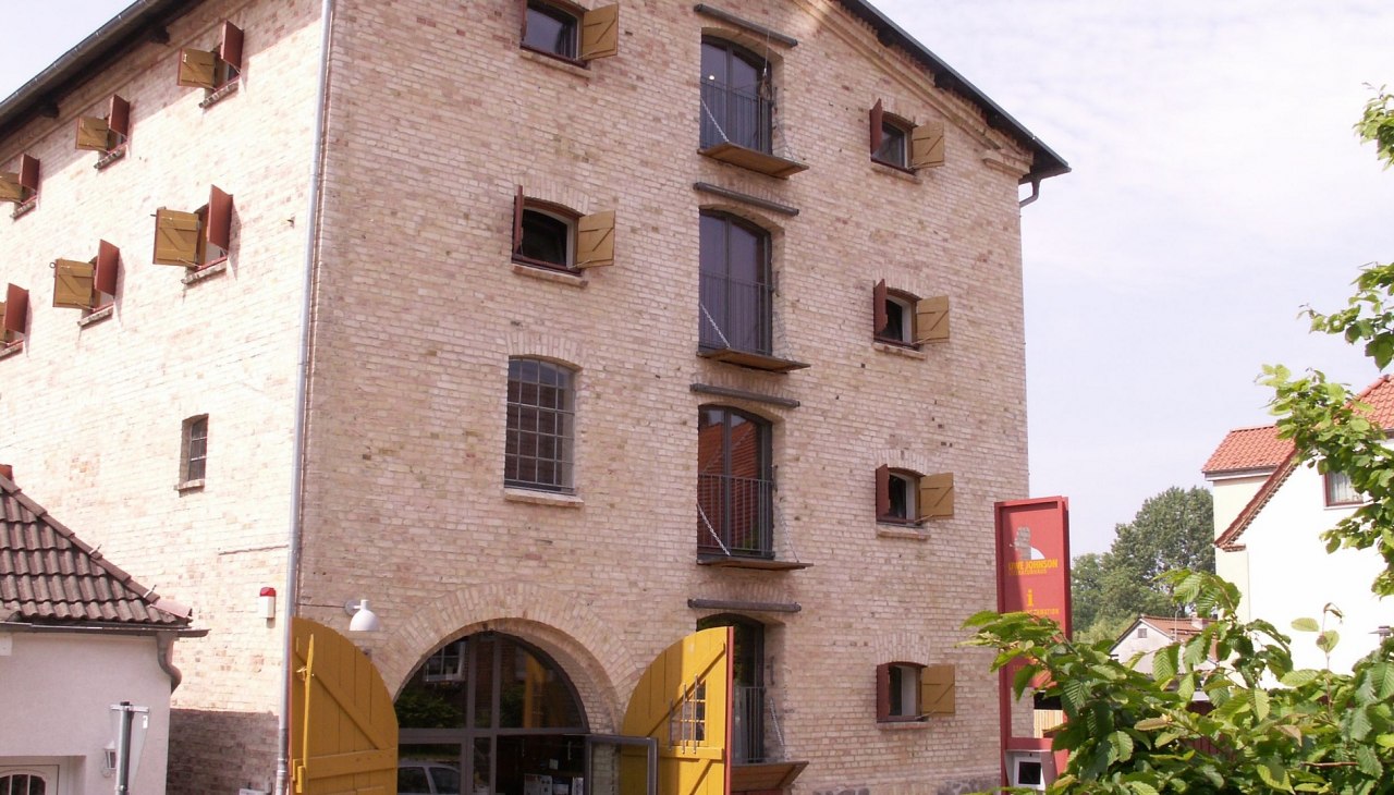 Außenansicht Literaturhaus Uwe Johnson, © Dr. Anja-Franziska Scharsich Außenansicht Literaturhaus Uwe Johnson, © Dr. Anja-Franziska Scharsich