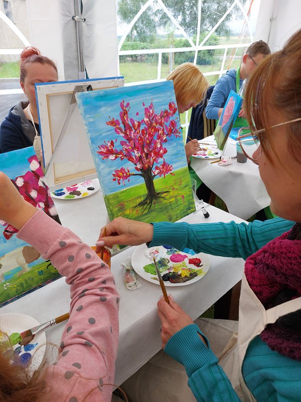 Creatieve koffie in het Kulturhof Letschow // © Kulturhof Letschow e.V. Creatieve koffie in het Kulturhof Letschow // © Kulturhof Letschow e.V.