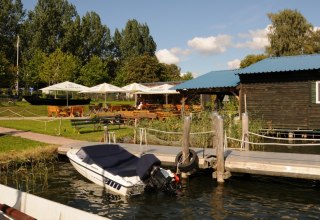 Gemütliche Rast auf dem Fischerhof Röbel/Müritz // © Müritzfischer Gemütliche Rast auf dem Fischerhof Röbel/Müritz // © Müritzfischer