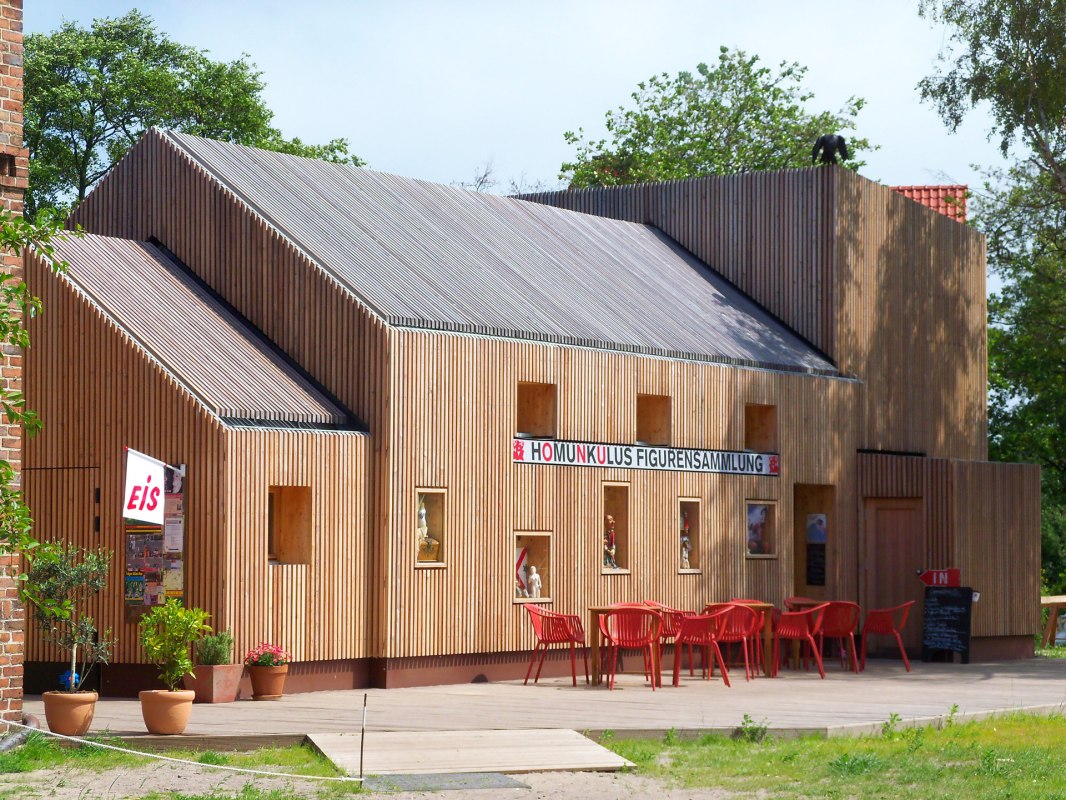 Het poppentheater Homunkulus in Vitte op het eiland Hiddensee. // © Hiddenseer Hafen- und Kurbetrieb Het poppentheater Homunkulus in Vitte op het eiland Hiddensee. // © Hiddenseer Hafen- und Kurbetrieb